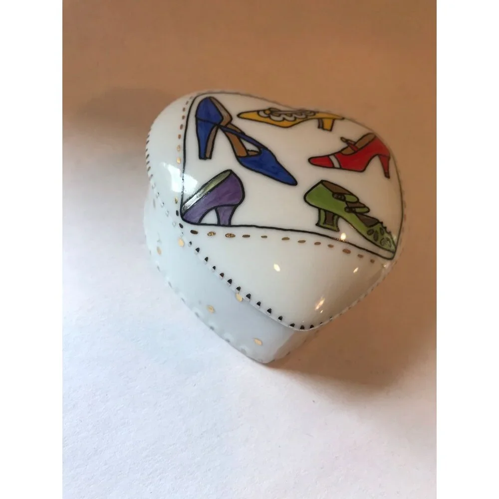 Vintage Deux Amies 11 Friends Handpainted High Heal Shoes Ceramic Heart Shaped